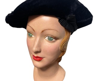 Early 1920s hat with piecrust band