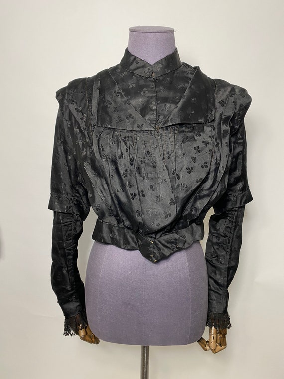 Edwardian bodice with Shamrock design