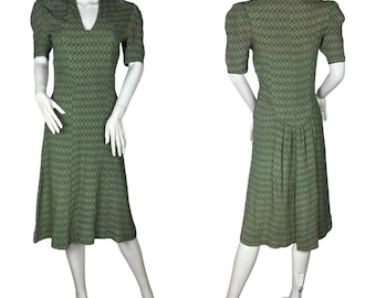 Green 1930s 40s dress, matellase crepe