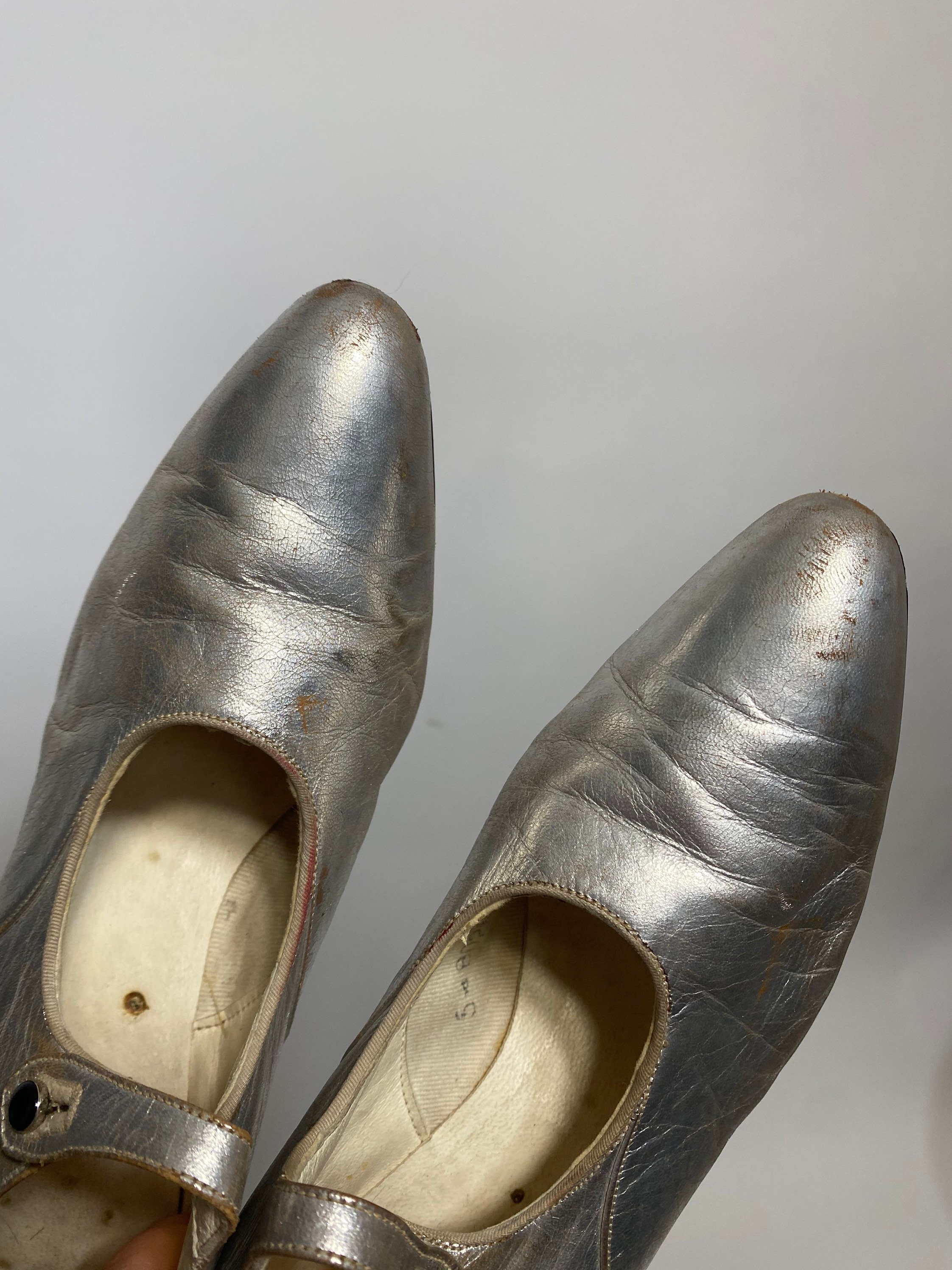 1920s silver shoes
