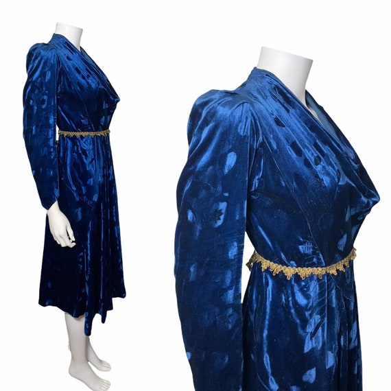 1930s dress in blue figured velvet - image 1