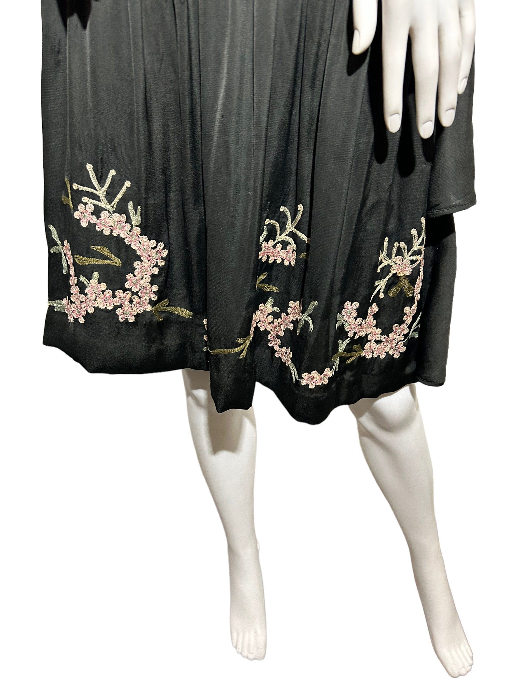 tambour embroidered dress 1920s Tambour Embroidered Lace Dress [xs/sm]