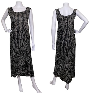 vestido de noche con cuentas de la década de 1920