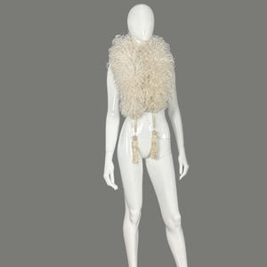 1920s ostrich feather boa in cream with silk tassels