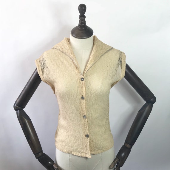 1930s blouse in apricot lace
