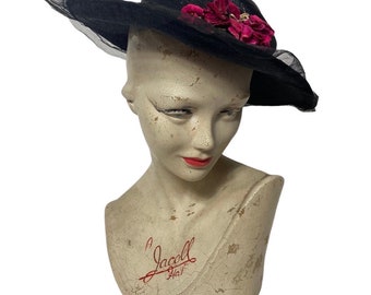 1930s hat with magenta velvet trim