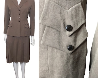 1940s suit with double pockets