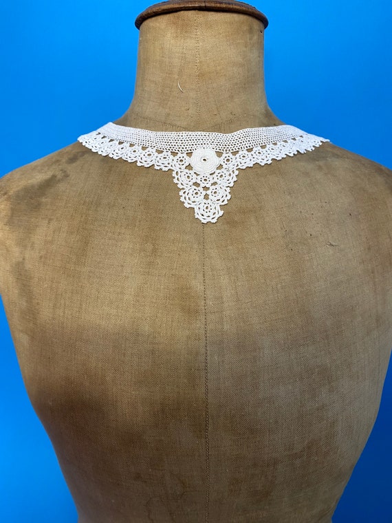 Antique Irish crochet collar - image 2