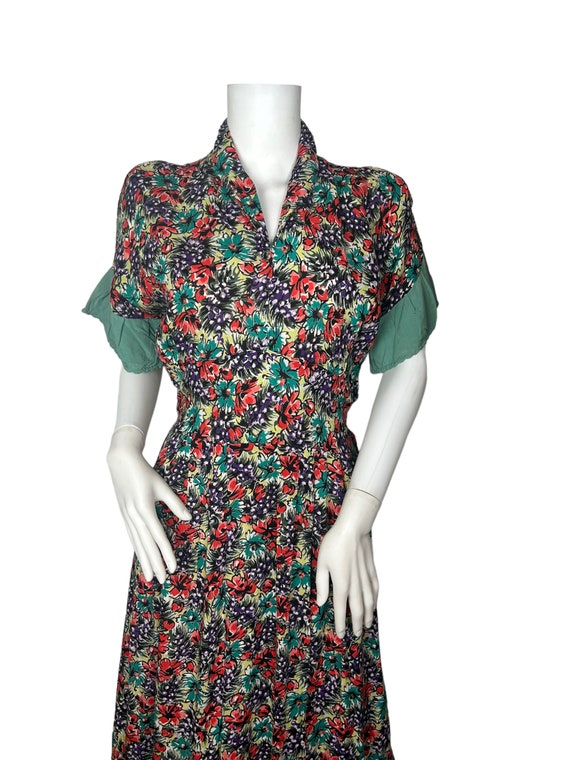 1940s tea dress in floral rayon - image 7