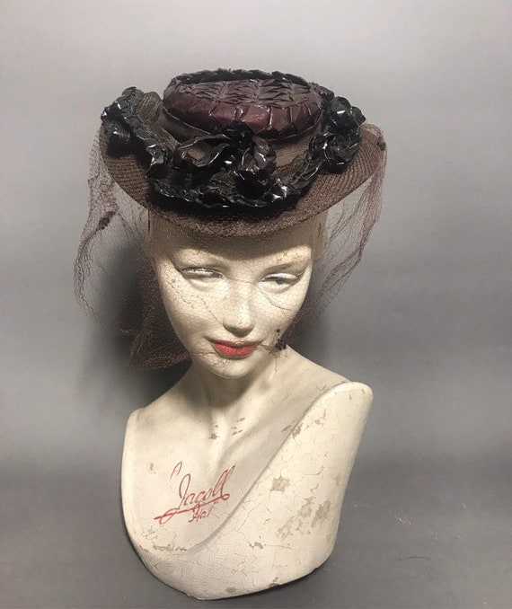 Veiled 1940s tilt hat - image 1