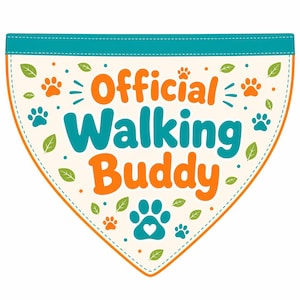 Puede incluir: Un pañuelo para perros de color crema con el texto "Official Walking Buddy" en naranja y verde azulado. El pañuelo presenta huellas de patas, hojas y un borde verde azulado con una parte superior verde azulado. El diseño es lúdico y adecuado para mascotas.