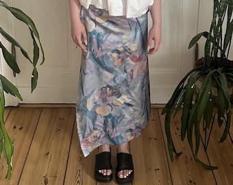 Adjustable flower skirt