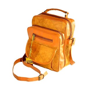 Mochila Tinder de piel auténtica con patchwork, bolso bandolera vintage para viajes y días de uso diario para mujer.