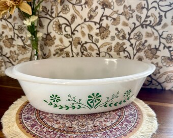 Zapiekanka w stylu vintage Glasbake z mlecznego szkła z zielonym kwiatowym wzorem | Owalne naczynie do pieczenia | Wystrój kuchni w stylu retro | Naczynie do serwowania w stylu rustykalnym
