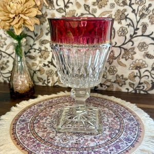 Taça Vintage Indiana Glass Mt. Vernon Ruby Flash | Taça de Água/Vinho com Base Quadrada e Faixa Vermelha