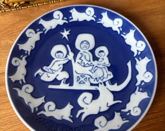 Royal Copenhagen 1974 Mother’s Day Porcelain Plate