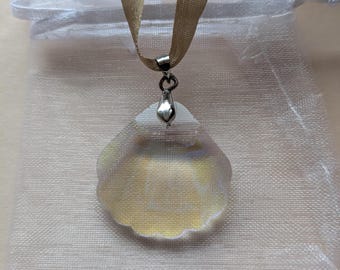 Vintage 22mm Crystal seashell pendant, 14k gold plated bail *Local Pickup*
