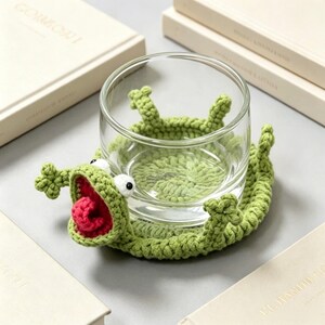 The "Screaming Frog" Crochet Coaster - Funny Desk Decor
