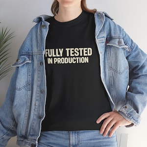 Fullt testad i produktion T-shirt | Programvaruutvecklare programmerare humor T-shirt
