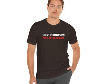 Dev Forgives Prod Aldrig Glömmer T-shirt, Rolig Utvecklare T-shirt, Kodning Humor Gåva