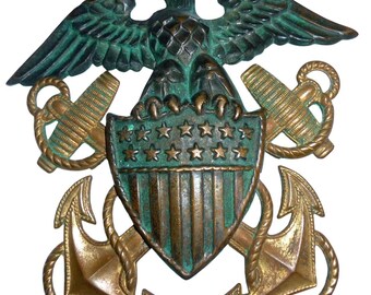Insignia de gorra antigua Gemsco de la Segunda Guerra Mundial con escudo de águila de la marina mercante y anclas cruzadas