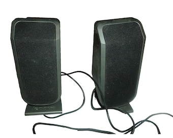 Altavoces multimedia para ordenador Lenovo LXH-J7015 2.0 con cable y conector de 3,5 mm, color negro y plata.