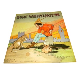Könnte beinhalten: Vintage Illustration von "Dick Whittington" mit einem jungen Mann in orangefarbener Kleidung, der auf einem Steinmarker sitzt. Eine Katze ist in der Nähe. Der Hintergrund zeigt eine Stadtlandschaft mit dem Text "12 Miles to London".
