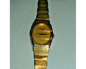 Vintage Seiko Watch Women Gold Tone Gold Dial Oval 1400-8519