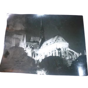 Vintage Notre Dame Paris foto svartvitt nattvy flygande strävpelare absid 8x10