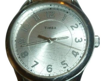 Orologio Timex Easy Reader al quarzo con quadrante argentato e cinturino in pelle marrone, impermeabile fino a 30 metri, unisex.