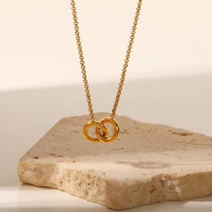 Waterproof Interlock Hollow Halo Necklace – Double Interlocking Circle Pendant, 18k Gold PVD Stainless Steel