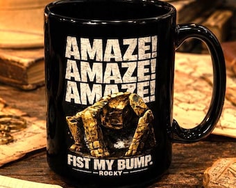Caneca engraçada de Golem de Pedra, Caneca de Café de 443ml com Cumprimento de Punho, Caneca Preta de Criatura Fantástica, Presente Geek Inusitado, Utensílio de Bar Original para Bebidas com Monstro de Pedra