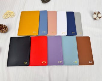 Funda para pasaporte personalizada, funda para pasaporte de cuero vegano con iniciales grabadas, portapasaporte de cuero personalizado, cartera para pasaporte, regalo para él o ella.