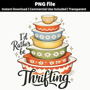 Könnte beinhalten: Ein Stapel bunter Vintage-Auflaufformen und eine Tasse, verziert mit Gänseblümchenmustern. Das Bild enthält den Text "I'd Rather be Thrifting" in einer verspielten Schriftart, perfekt für die Küchendekoration oder einen Trödelfan.