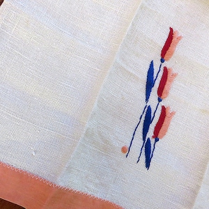 Lovely Vintage Embroidered Tulip Flower Linen Hand Kitchen Tea Towel ~ Peach/Blue/Off-White