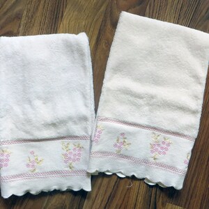 Vintage Embroidered Grape Motif / White Set of Fluffy Hand Towels ~ Cone USA