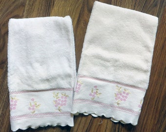 Vintage Embroidered Grape Motif / White Set of Fluffy Hand Towels ~ Cone USA