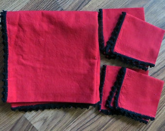 Vintage Red / Black Trim Small Tablecloth w/ 4 Matching Cloth Napkins Set