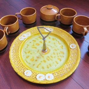 Vintage Yellow Daisy Lazy Susan / Platter w/ Brown Black Speckled Mugs / Sugar Set