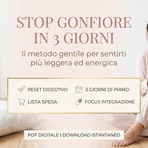 Può includere: Immagine con testo in italiano: "STOP GONFIORE IN 3 GIORNI" (Stop Gonfiore in 3 giorni). Una donna seduta a gambe incrociate tiene una tazza. L'immagine include icone per il reset digestivo, un piano di 3 giorni, lista della spesa e focus integrazione.