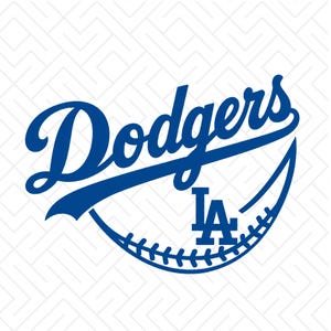 Puede incluir: Un diseño gráfico azul que presenta la palabra Dodgers en una fuente cursiva con un subrayado largo que se extiende desde la letra s. Debajo del texto hay un gráfico de béisbol estilizado con las letras azules LA en el centro de la pelota.