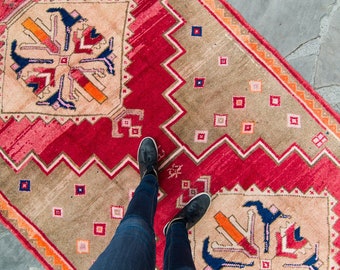 Vintage 5’2” x 10’2” Anatolian Rug Lake Van Handwoven Geometric Medallion Red Navy Wool Wide Area Rug 1970s - FREE DOMESTIC SHIPPING