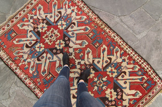 アンティーク 4'6” x 6'11” カラバグ ダブルイーグルラグ