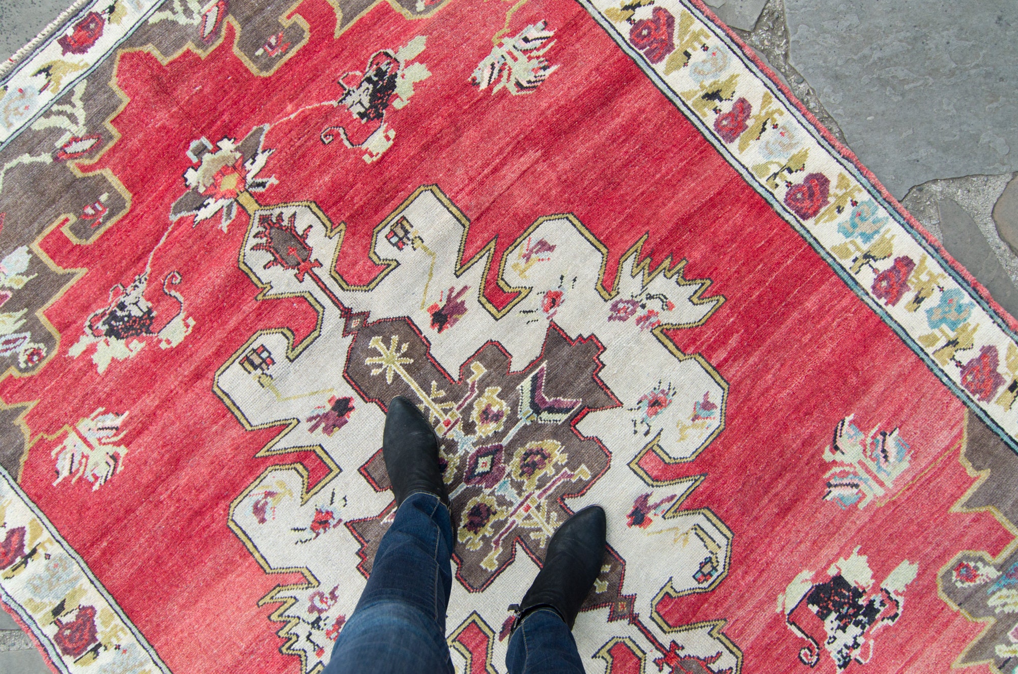 Vintage Anatolian 5'2.5 X 7'4.75 Oushak Tapis Rouge Médaillon Géométrique Kutahya Laine Petite Surfa