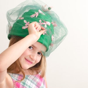 Vintage Hat Young Girl's Women's Beehive Green Pleated Organza Hat w/ Pink Flowers & Netting Mid Century Cloche 1950's image 5