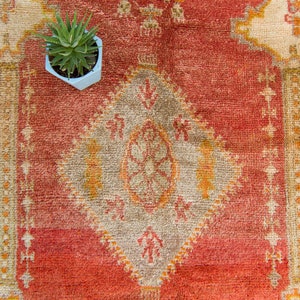 Vintage 53 x 72 Rug Geometric Medallion Hand Knotted Oushak Pumpkin Red Wool Low Pile 1930s FREE DOMESTIC SHIPPING image 4