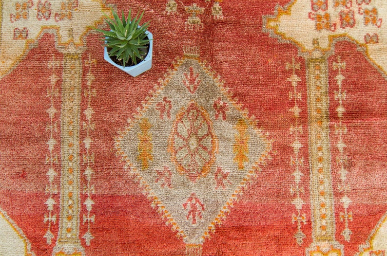 Vintage 53 x 72 Rug Geometric Medallion Hand Knotted Oushak Pumpkin Red Wool Low Pile 1930s FREE DOMESTIC SHIPPING image 4