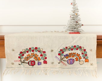 Ottoman antique grec brodé à la main fleurs/vignes/branches d&#39;arbre soie fil métallique lin chemin de table serviette de dot - 1900&#39;s