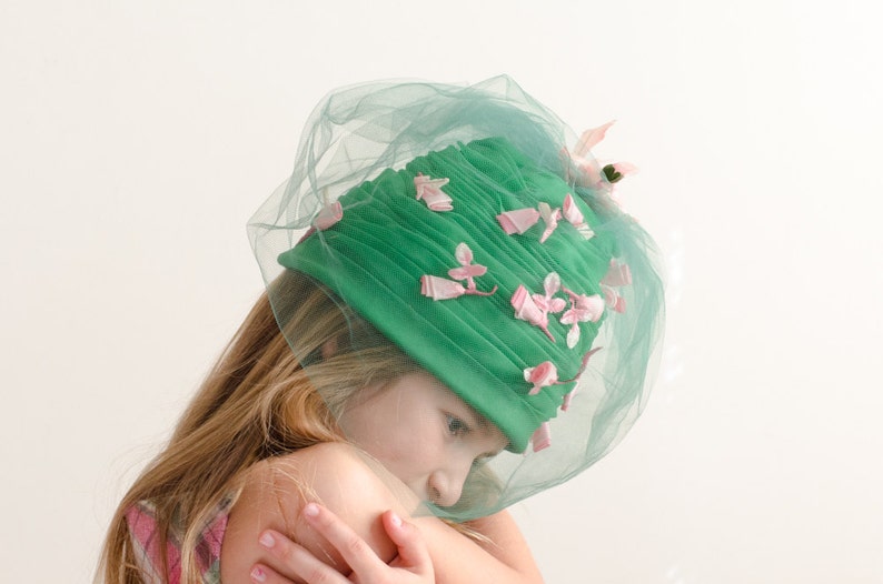 Vintage Hat Young Girl's Women's Beehive Green Pleated Organza Hat w/ Pink Flowers & Netting Mid Century Cloche 1950's image 3