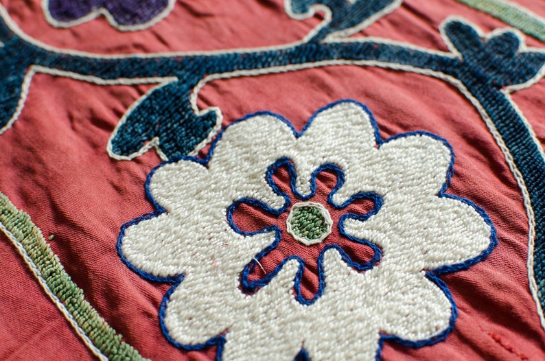 Vintage Suzani 53 x 88.5 Uzbek Magenta Green Hand-Embroidered Floral Design Samarkand Blanket Bed Throw Wall Hanging 1930's image 10